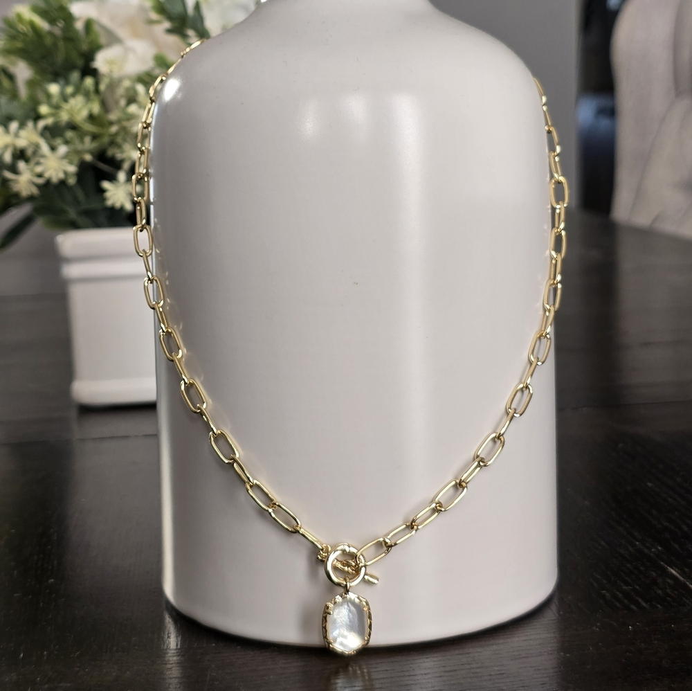 Kendra Scott Daphne Gold Necklace With Mother of Pearl